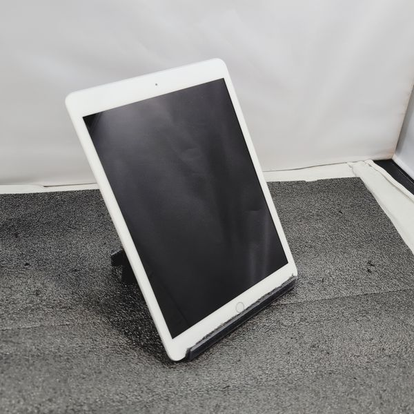 APPLE 〔中古〕iPad (第7世代) Wi-Fiモデル 32GB シルバー MW752J/A 