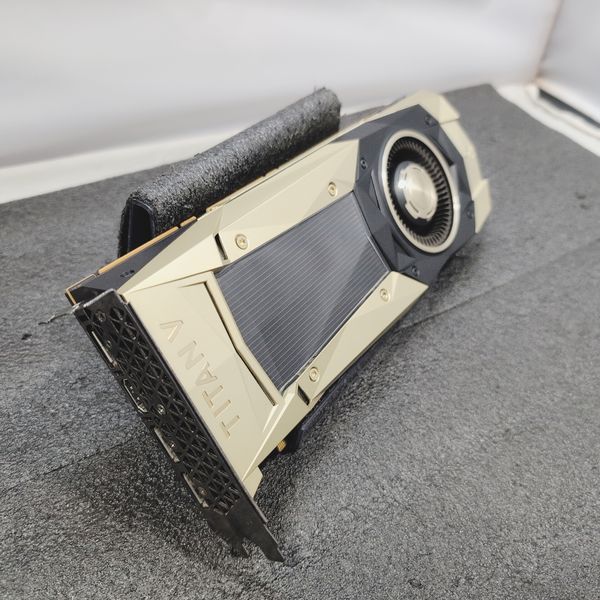 通販 激安 nvidia 〔中古〕NVIDIA HBM2（中古保証1ヶ月間 12GB V TITAN グラフィックボード・グラボ・ビデオカード