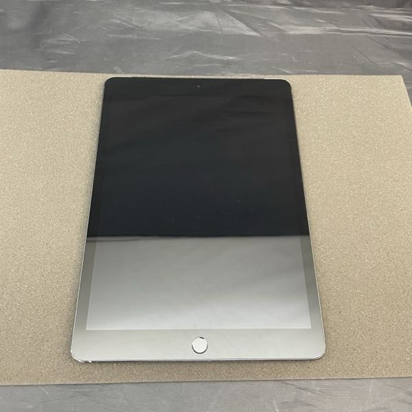 iPad Wi-Fi 128GB - スペースグレイ（第8世代）[整備済製品