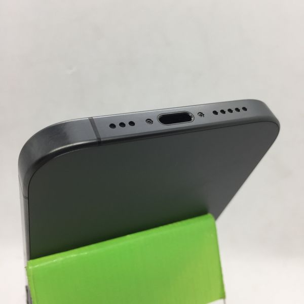 iPhone 15 PRO 256GB ブラックチタニウム　中古　ケーブル/箱付 iPhone 15 PRO 256GB ブラックチタニウム 中古 ケーブル/箱付
