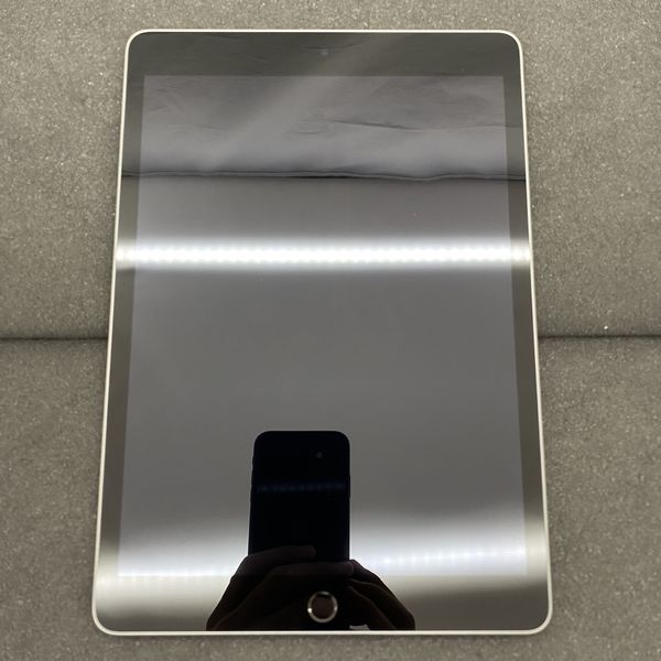 【正常動作品】iPad 第9世代 64GBシルバー WiFi MK2L3J/A Apple iPad 10.2インチ 第9世代 Wi-Fi 64GB 2021年秋モデル