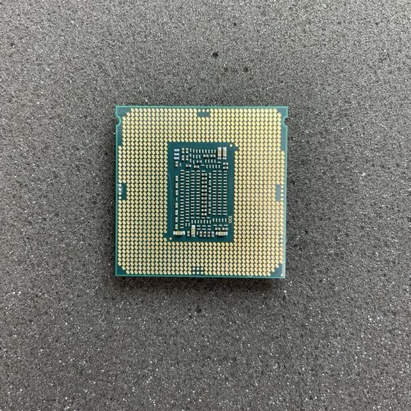 Intel i7 8700k 中古、動作確認済み Intel 〔中古〕インテル® Core™ i7 プロセッサー -8700K Bulk