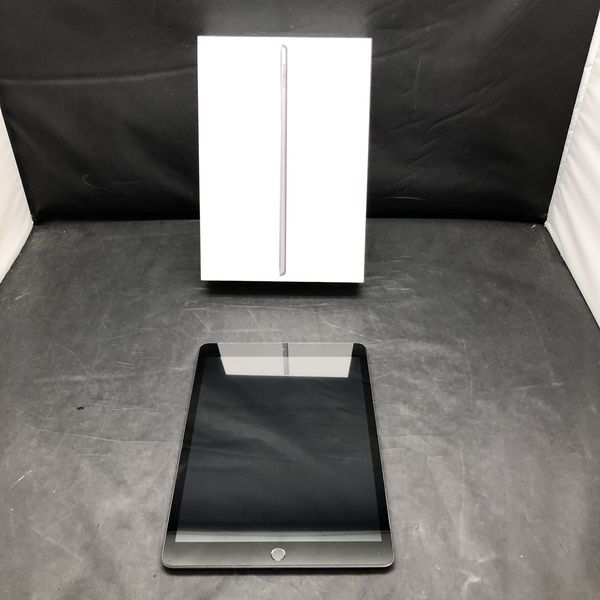 【美品】iPad 第9世代 256GB Wi-Fi ペン&ケース付 iPad Wi-Fi 256GB - シルバー（第9世代）[整備済製品] - Apple
