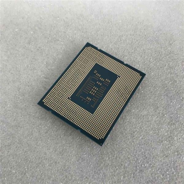 s*i様 【中古】CPU Intel Core i3-14100 Intel 〔中古〕インテル® Core™ i3 プロセッサー 14100 BOX（中古保証1