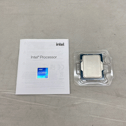 Intel 〔中古〕インテル® Core™ i7-13700K プロセッサー BOX（中古保証
