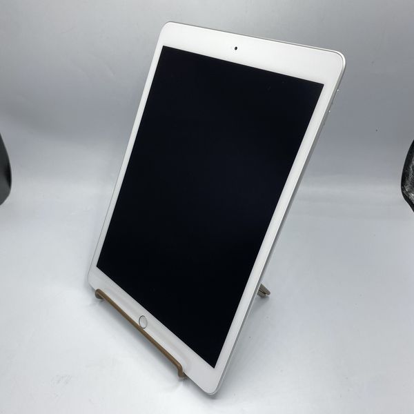 iPad 7 32GB シルバー MW752J⁄A + キーボードカバー付き iPad 第7世代