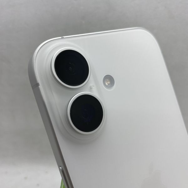APPLE 〔中古〕iPhone17 256GB ホワイト MG684J/A SIMフリー（中古保証