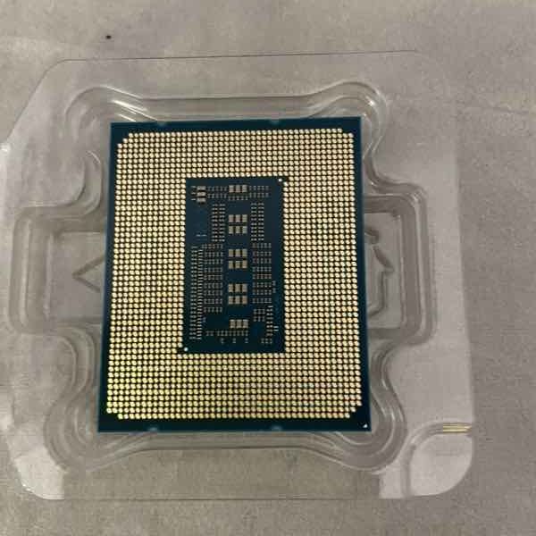 Intel 〔中古〕インテル® Core™ i7-13700F プロセッサー BOX（中古保証
