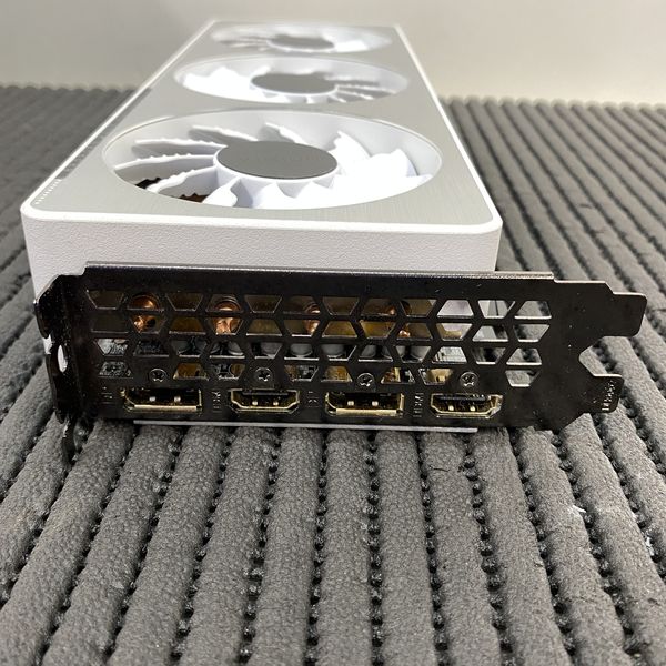 無料郵送可【中古 美品】非LHR GIGABYTE GAMING OC 8G Rev1.0/RTX3070【No LHR】 GeForce RTX™ 3070 GAMING OC 8G (Rev. 1.0) グラフィックスカード