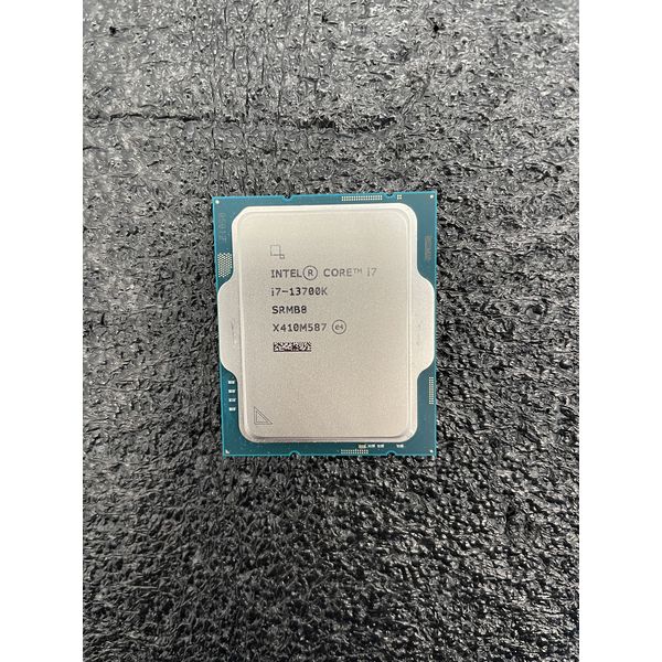 Intel 〔中古〕インテル® Core™ i7-13700K プロセッサー BOX（中古保証