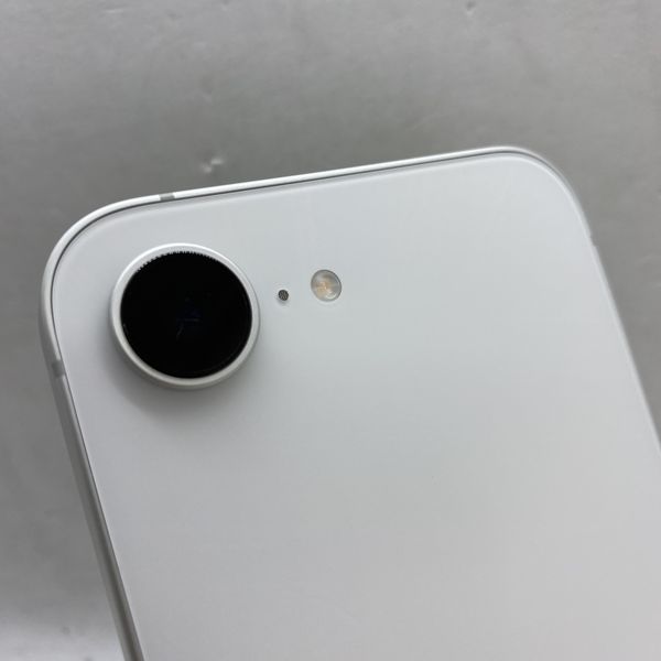 APPLE 〔中古〕iPhone16e 128GB ホワイト MD1R4J/A SIMフリー版（中古