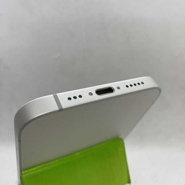 APPLE 〔中古〕iPhone16e 128GB ホワイト MD1R4J/A SIMフリー版（中古