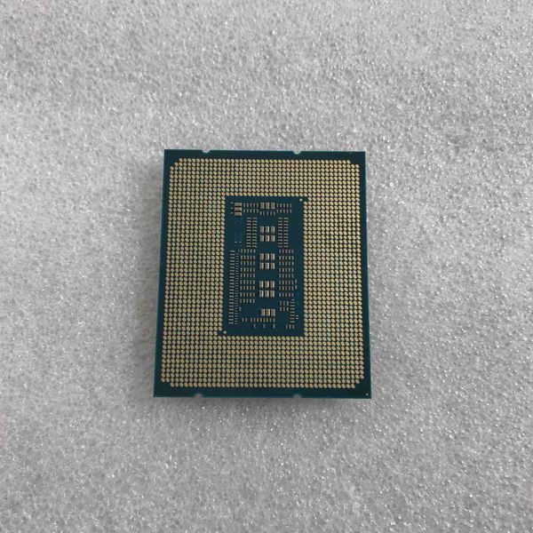 Intel 〔中古〕インテル® Core™ i7-13700K プロセッサー BOX（中古保証
