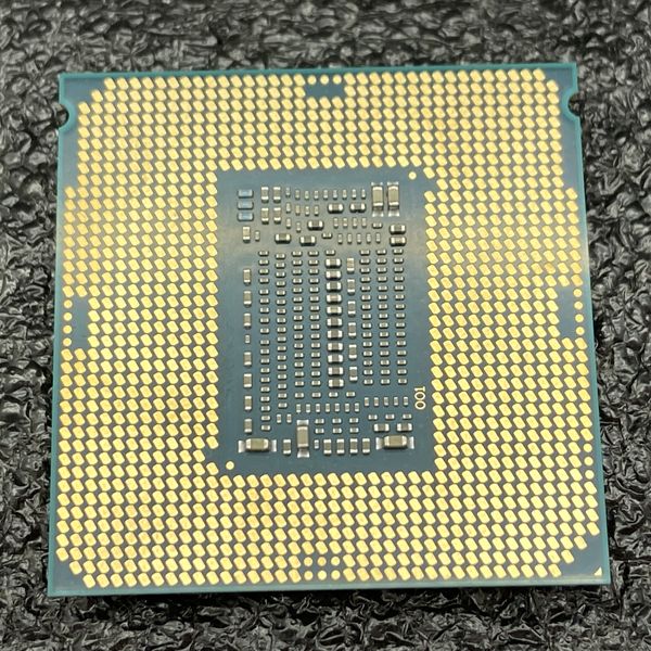 Intel 〔中古〕インテル® Core™ i7 プロセッサー 8700 Bulk（中古保証1
