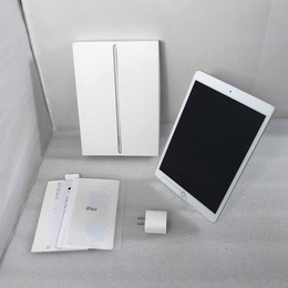 APPLE 〔中古〕iPad 第8世代 128GB シルバー MYLE2J／A Wi-Fi（中古1