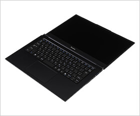 180度開閉可能なスリムベゼルデザイン液晶モニタ搭載