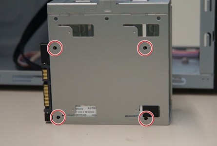 本体ケースにSSDを取り付ける04