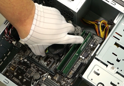 本体ケースに電源ユニットを取り付ける07